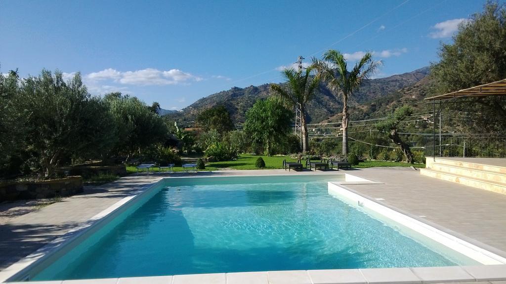 Taormina Villa Ibiscus Alcantara Gaggi Quarto foto