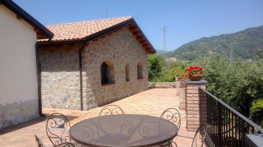 Taormina Villa Ibiscus Alcantara Gaggi Quarto foto