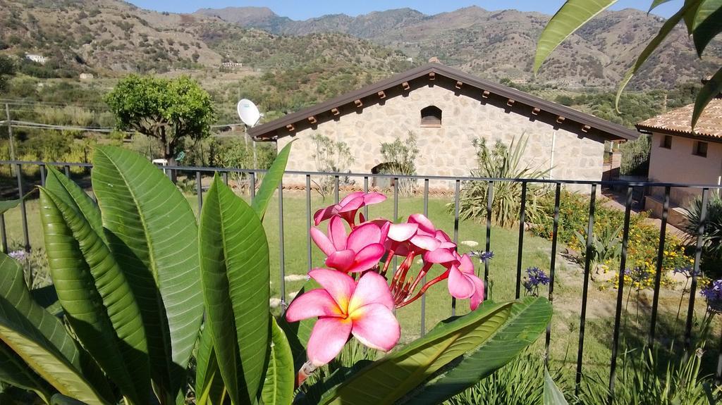 Taormina Villa Ibiscus Alcantara Gaggi Quarto foto