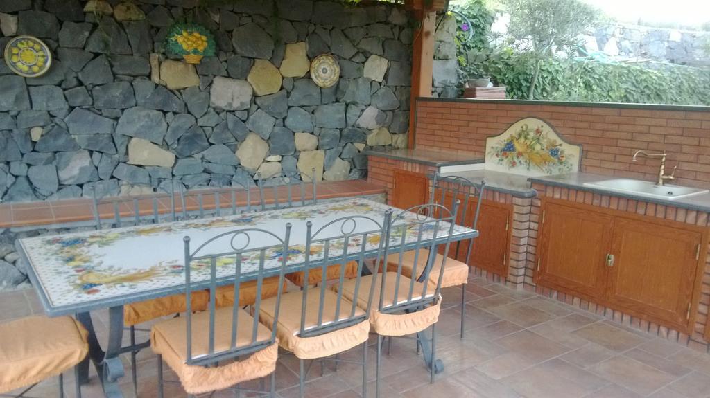 Taormina Villa Ibiscus Alcantara Gaggi Quarto foto