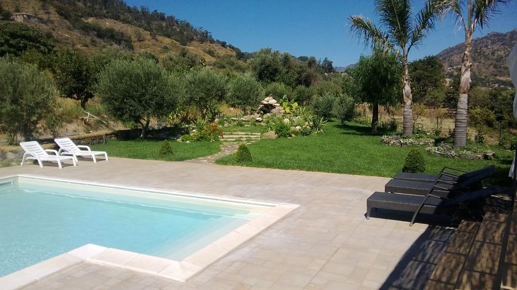 Taormina Villa Ibiscus Alcantara Gaggi Quarto foto