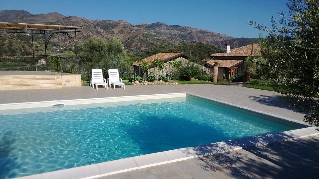 Taormina Villa Ibiscus Alcantara Gaggi Quarto foto